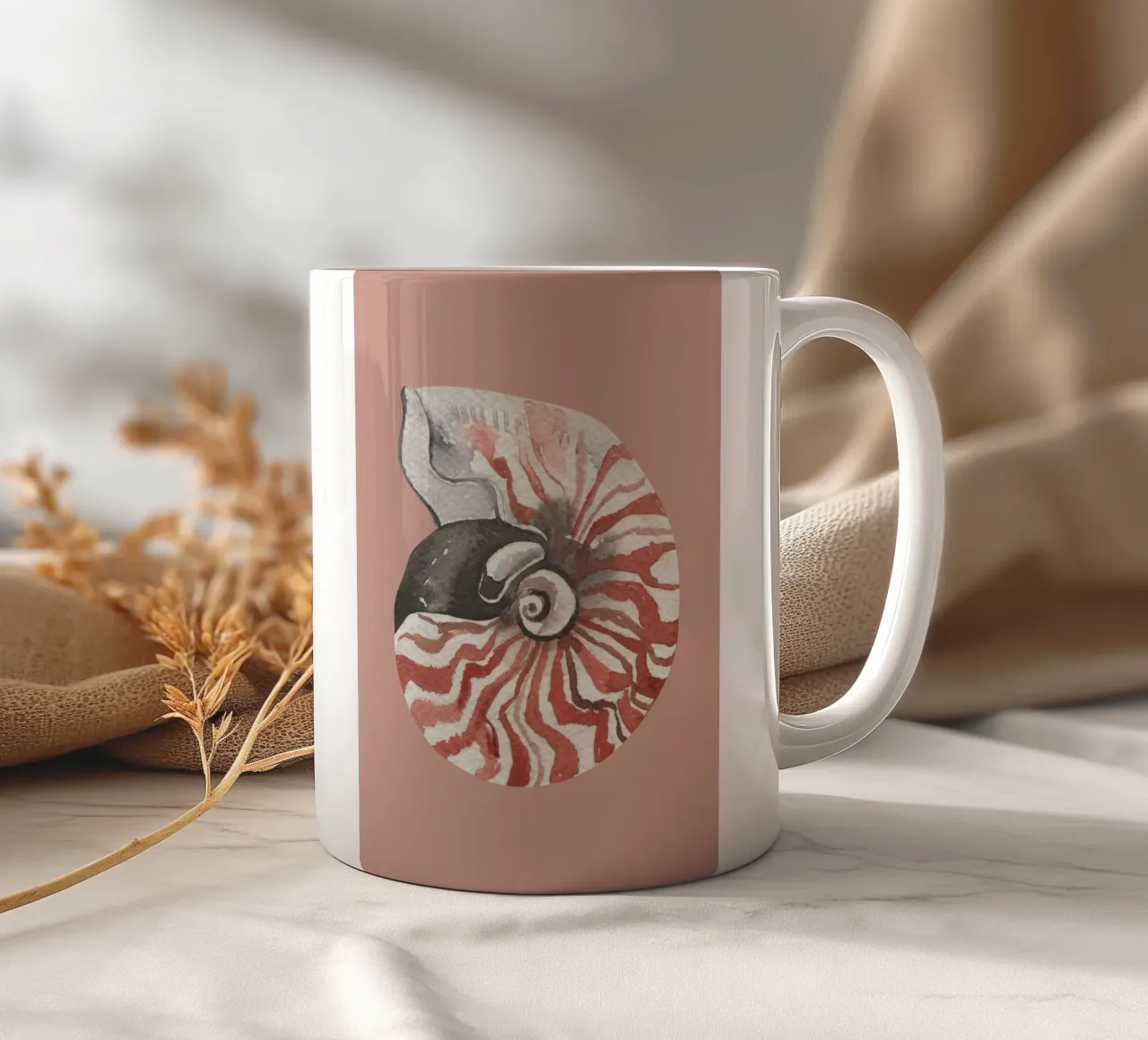 Nautilus Shell Acquerello - Terracotta e bianco, Arte costiera tazza in ceramica da ClubArt