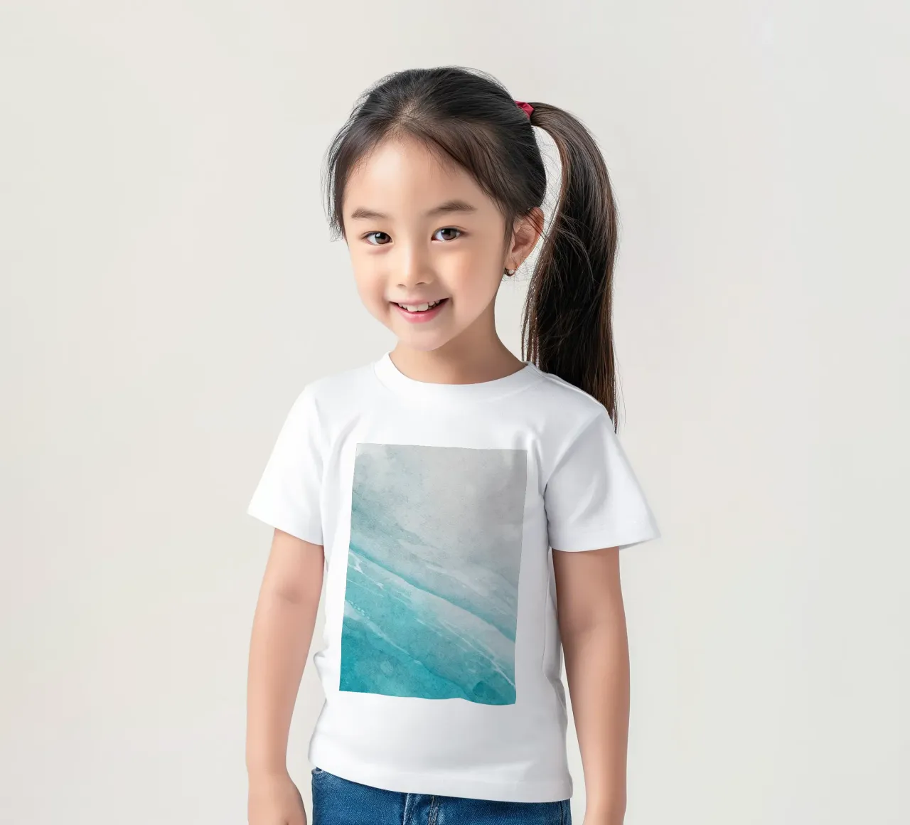 Acuarela abstracta del océano - Gradiente azul costero, Ar camiseta para niños de ClubArt