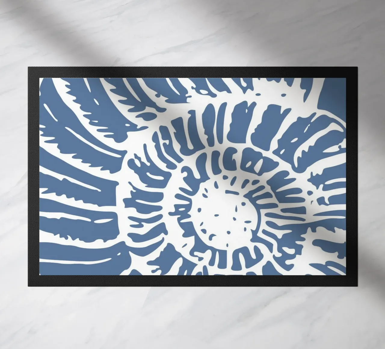 Fossile d'ammonite imprimé - Bleu côtier, art de l'océan ancien paillasson de ClubArt