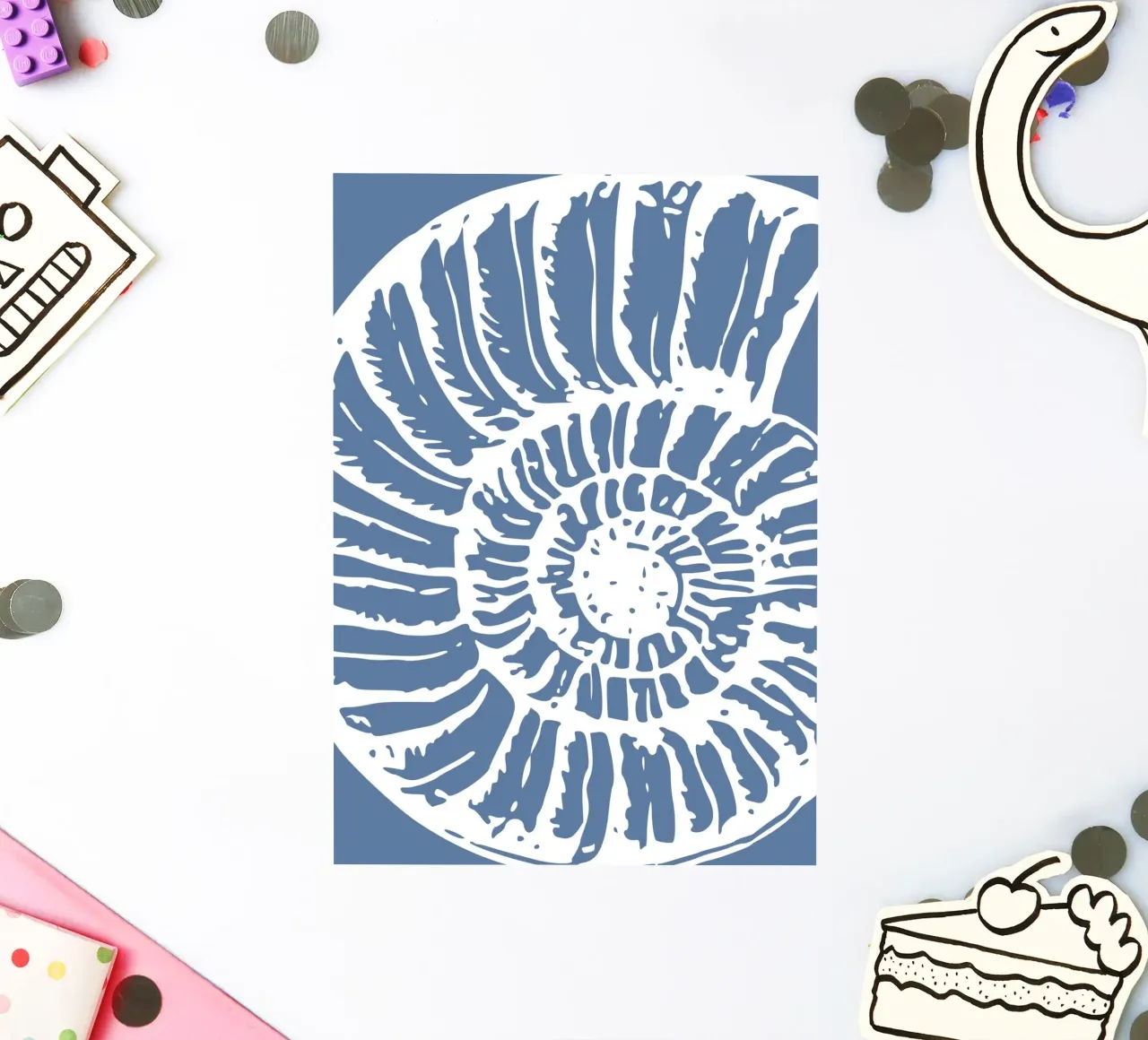 Fossile d'ammonite imprimé - Bleu côtier, art de l'océan ancien autocollant de ClubArt