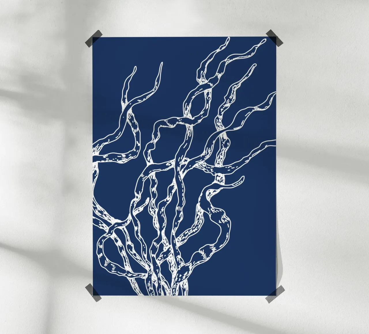 Abstract zeewier print - Nautisch blauw, moderne kustkunst poster met aluminium frame van ClubArt