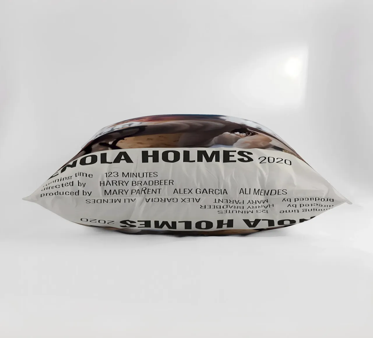 ENOLA HOLMES 2020 cuscino da MVFminimalist