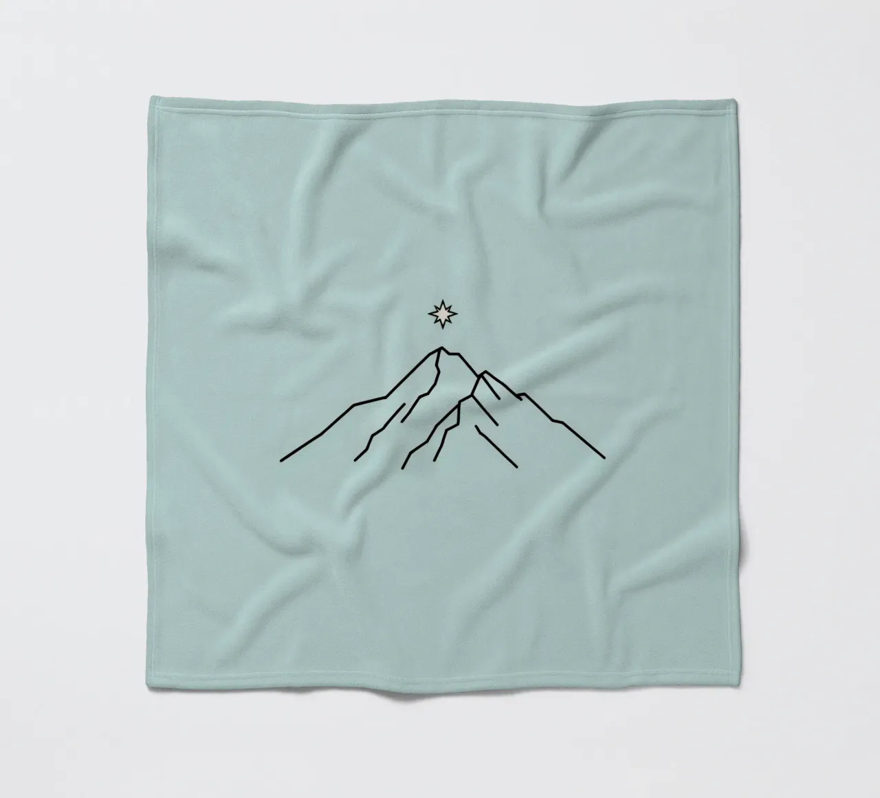 Silhouette de montagne avec une étoile au-dessus sur un fond bleu clair plaid polaire de DesignDoodle