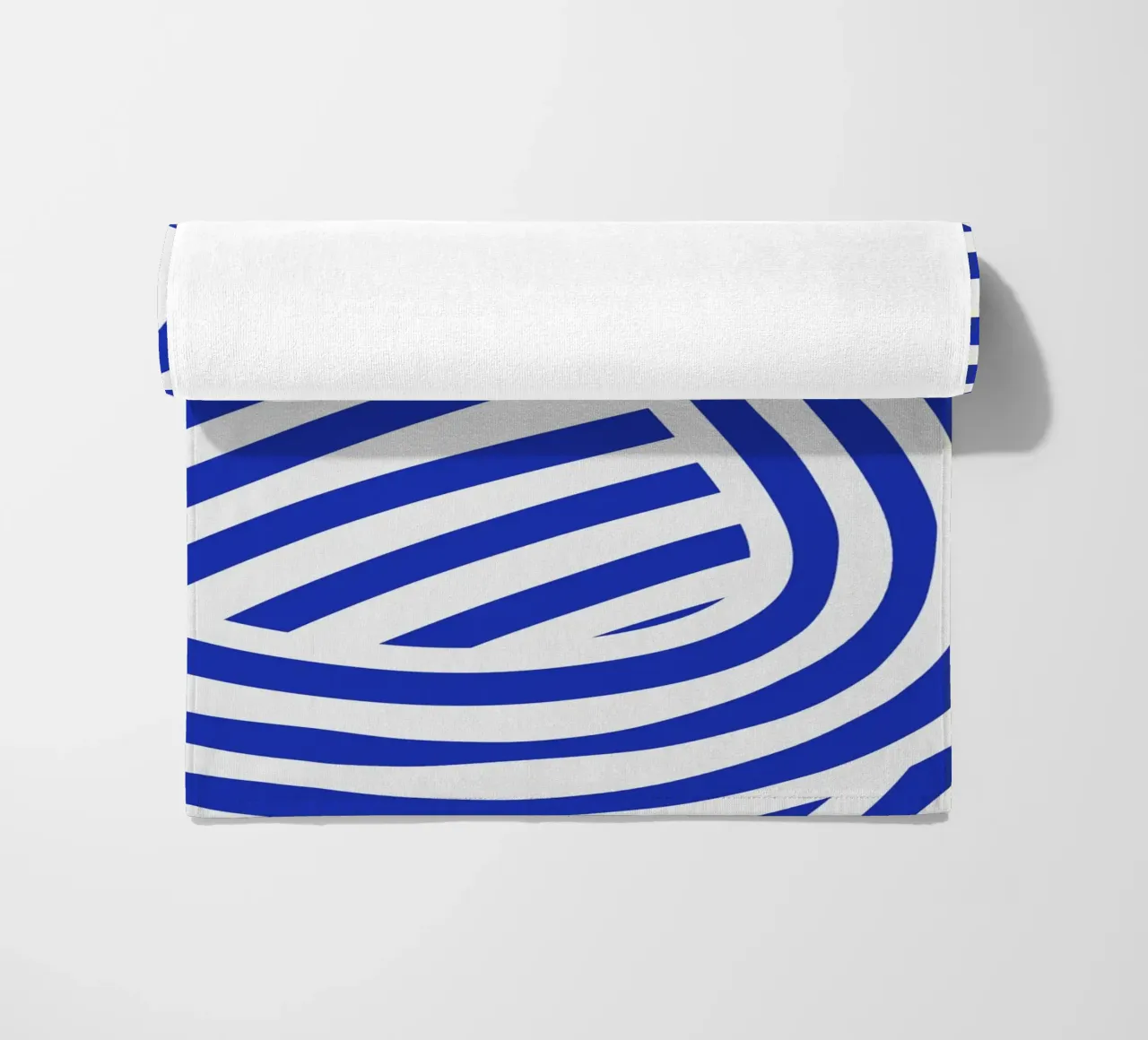 Striscia astratta bianca e blu oltremare telo mare da Little Dean