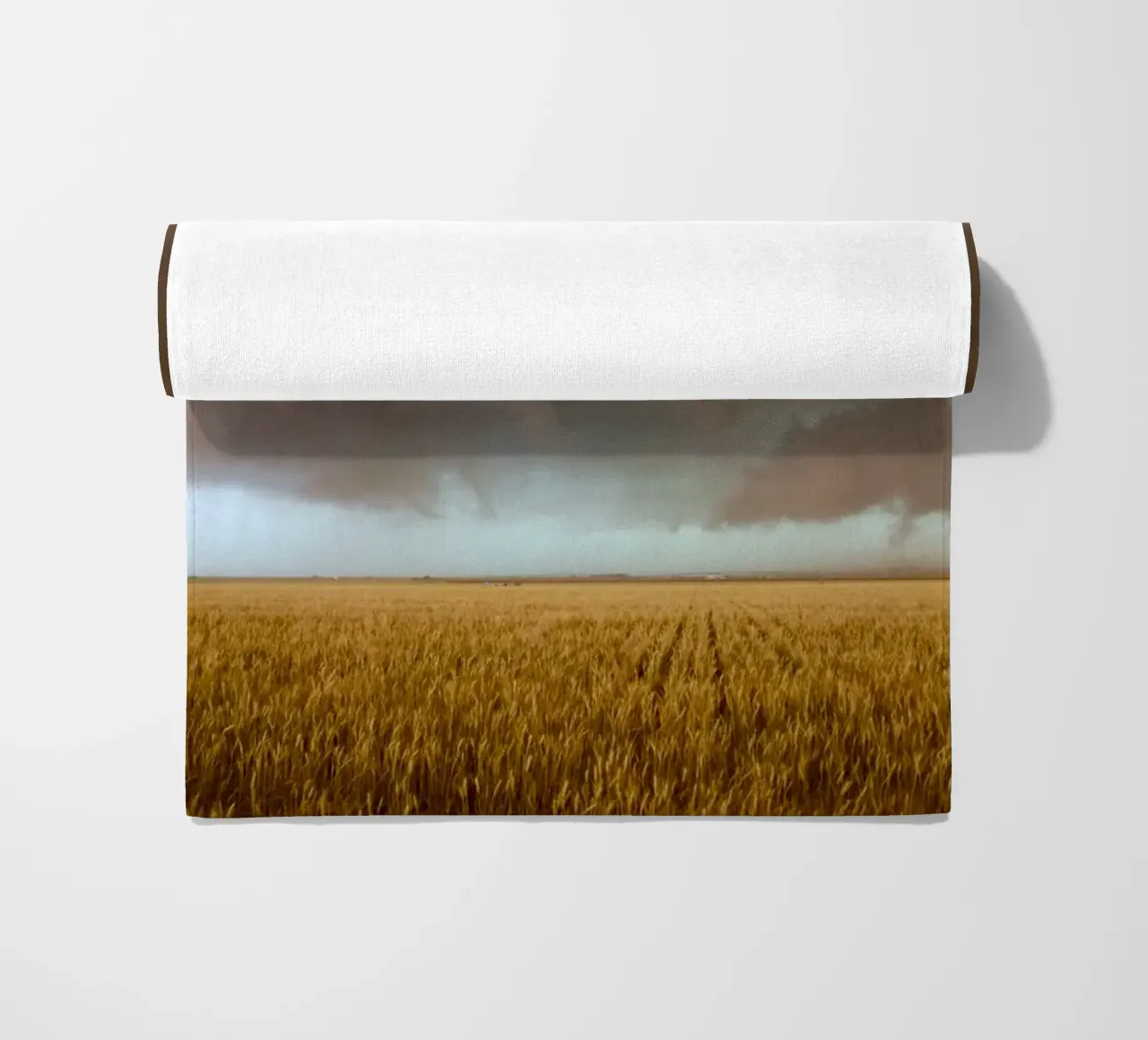 campo di grano cielo tempestoso telo mare da Earthly Visions