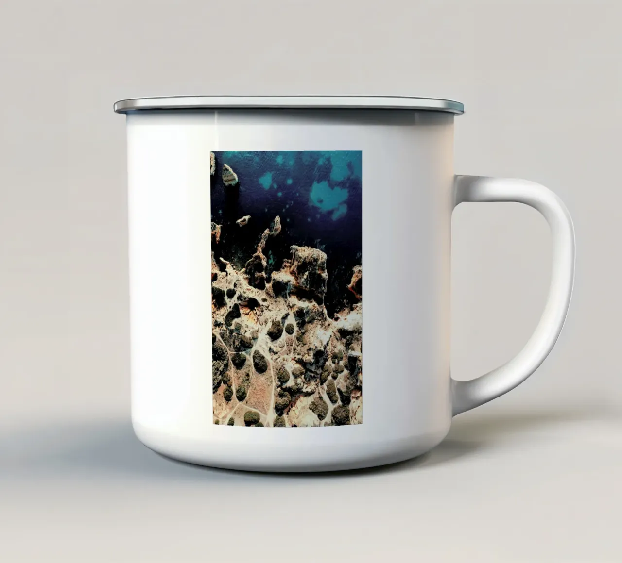 Abstract Coast tazza in smalto da Sebastian Hilgetag