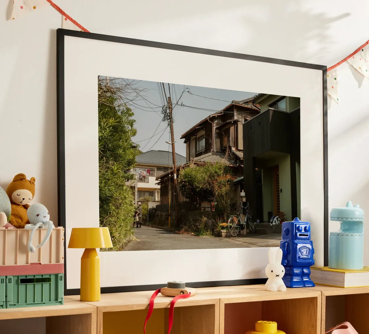 Periferia di Kamakura, Giappone poster con telaio in alluminio da Marcel Bisig