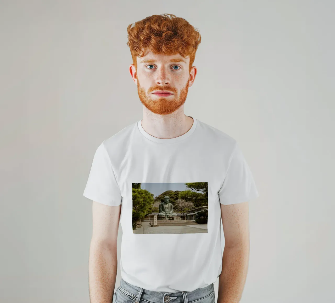 Buddha gigante a Kamakura, Giappone t-shirt da Marcel Bisig