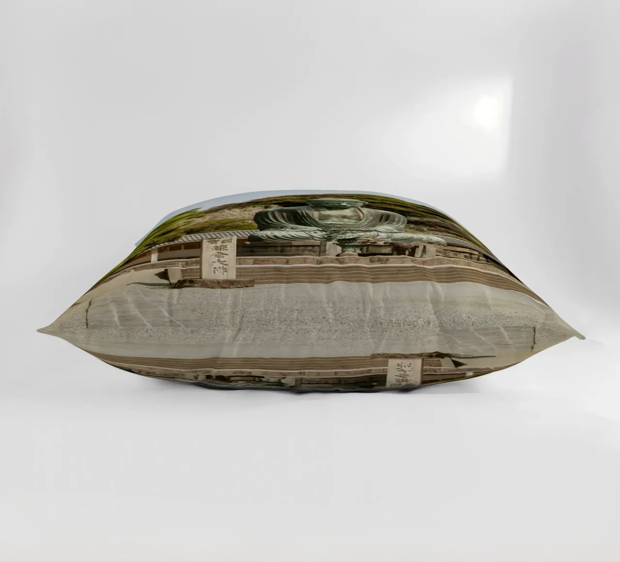 Buddha gigante a Kamakura, Giappone cuscino da Marcel Bisig