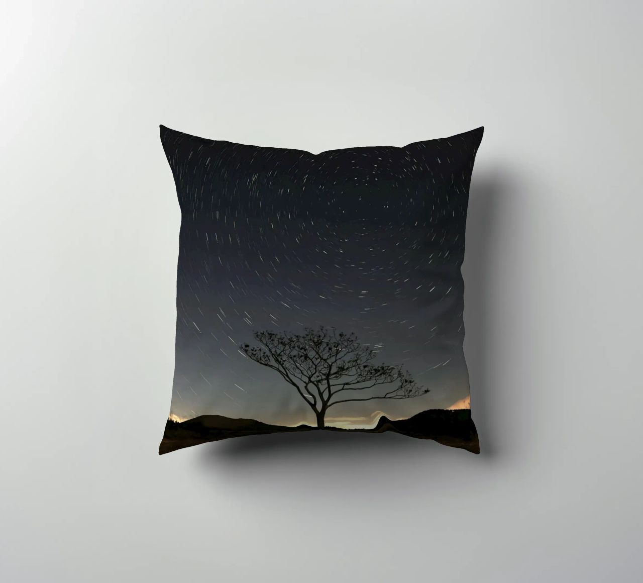 silhouette albero in timelapse cuscino da space words