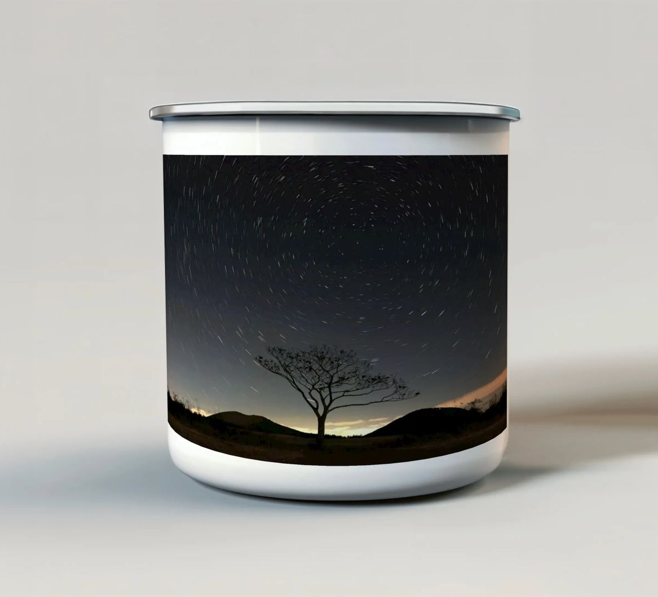 silhouette albero in timelapse tazza in smalto da space words