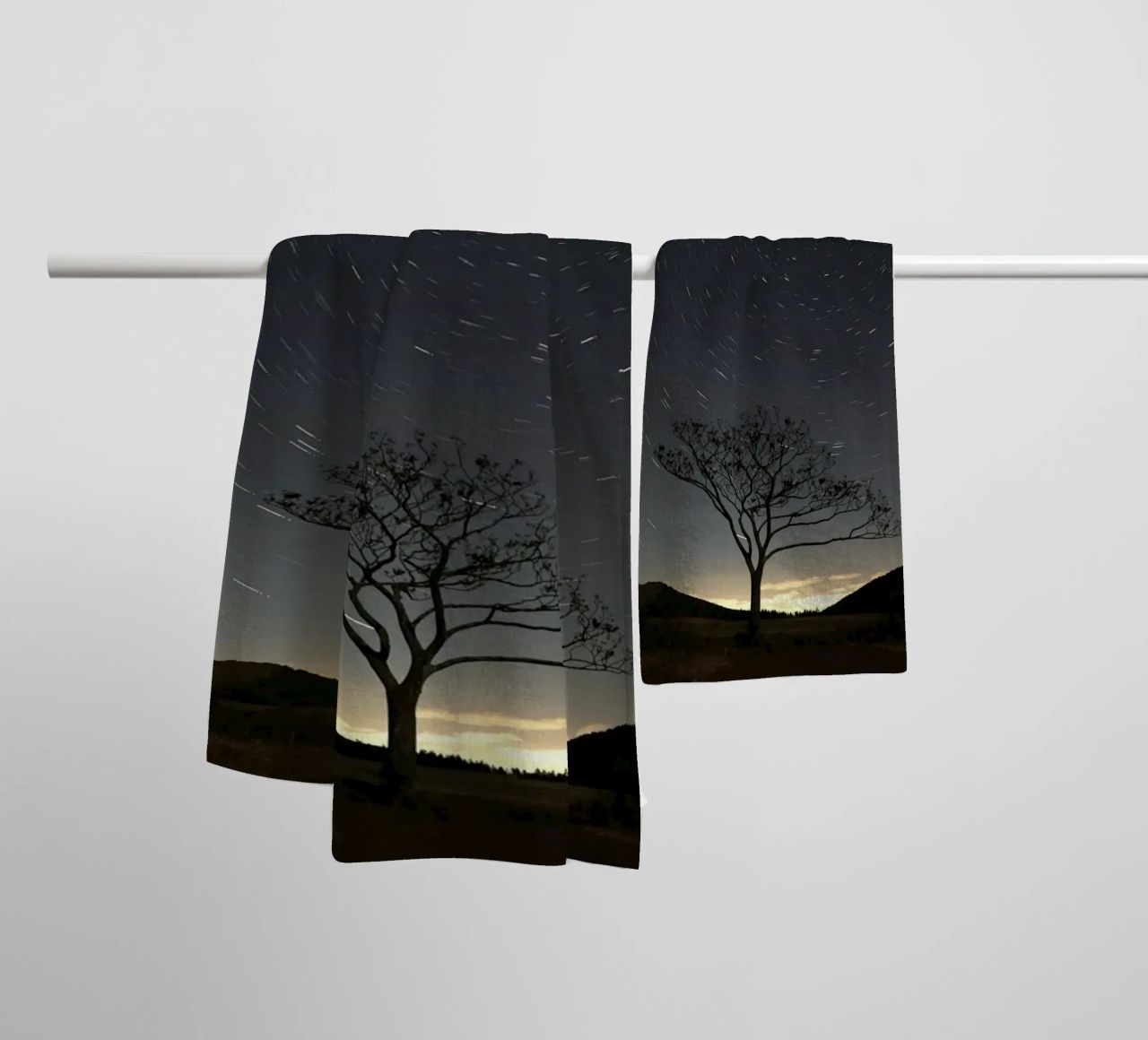silhouette albero in timelapse asciugamano da bagno da space words