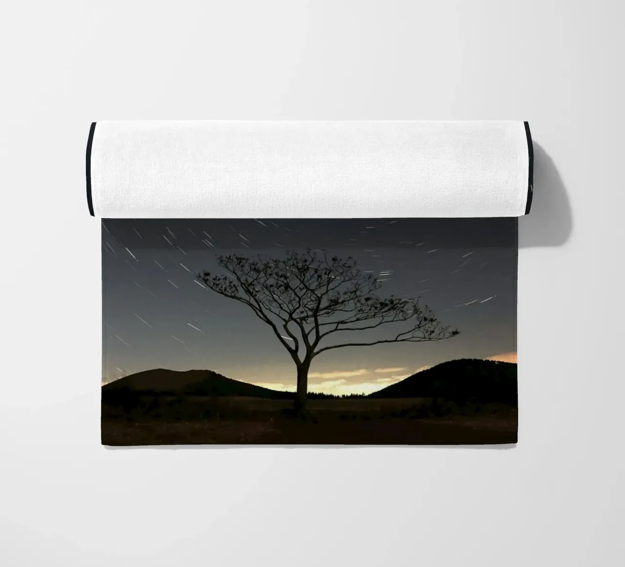 Silhouette Baum Timelapse Strandtuch von space words