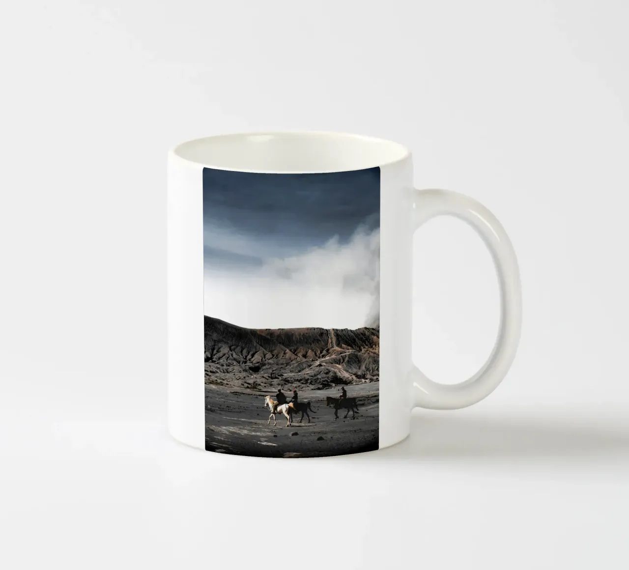 cavalli cavalieri sulla valle tazza in ceramica da Horsire