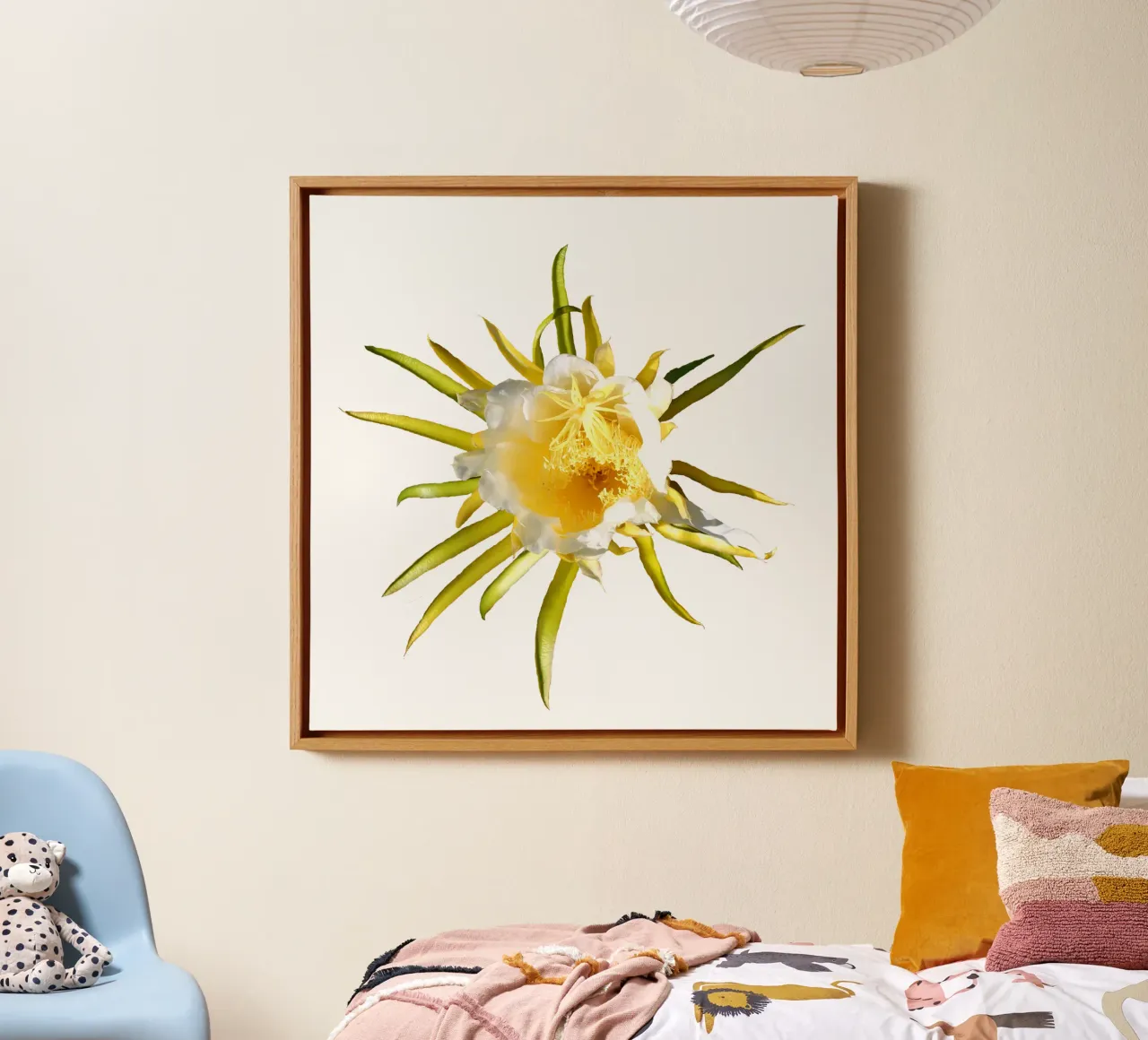 Fiore macro tela con Cornice a cassetta da Bold Blooms