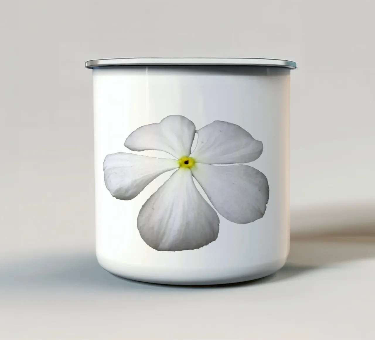 Fiore macro tazza in smalto da Bold Blooms