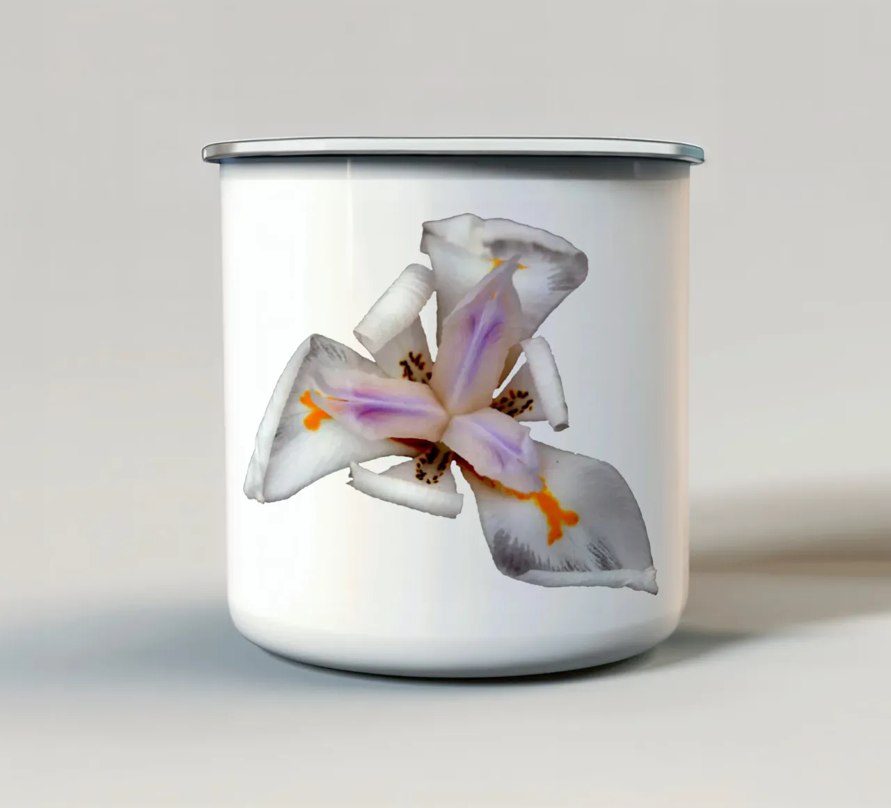Fiore macro tazza in smalto da Bold Blooms