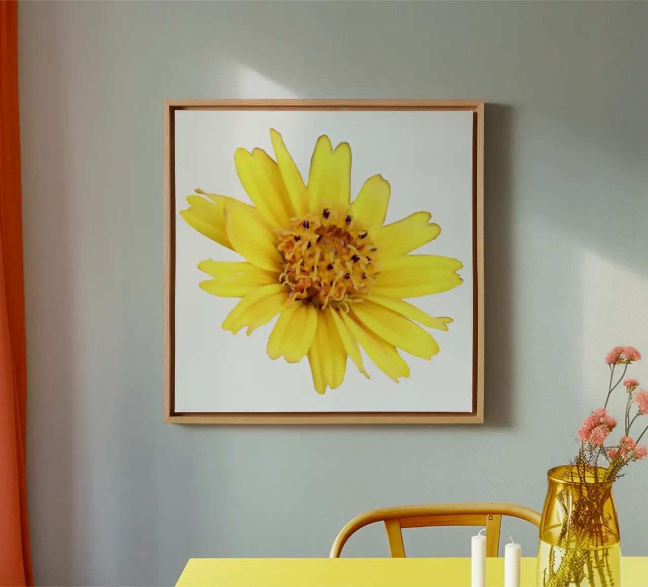 Fiore macro tela con Cornice a cassetta da Bold Blooms