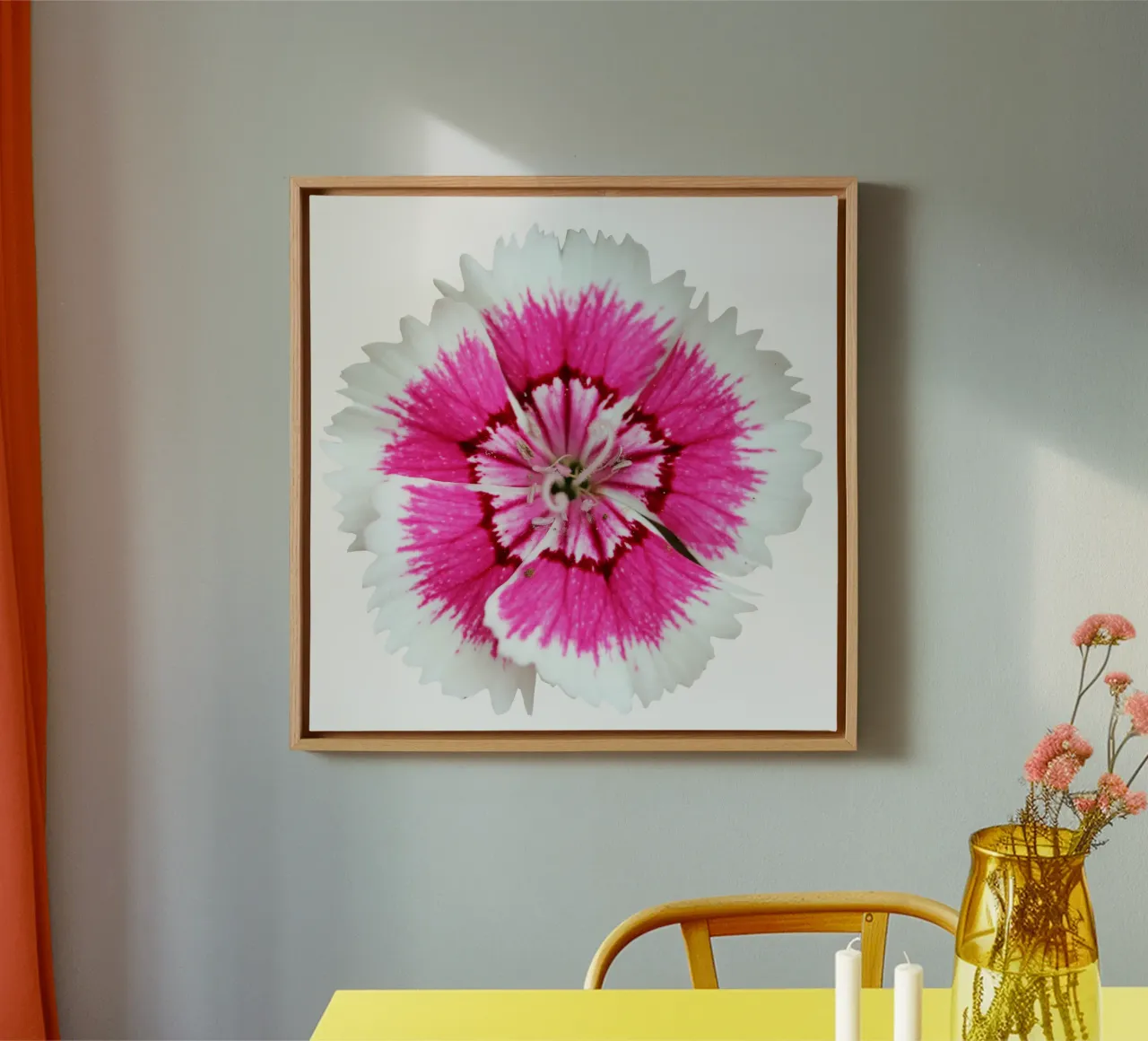 Fiore macro tela con Cornice a cassetta da Bold Blooms