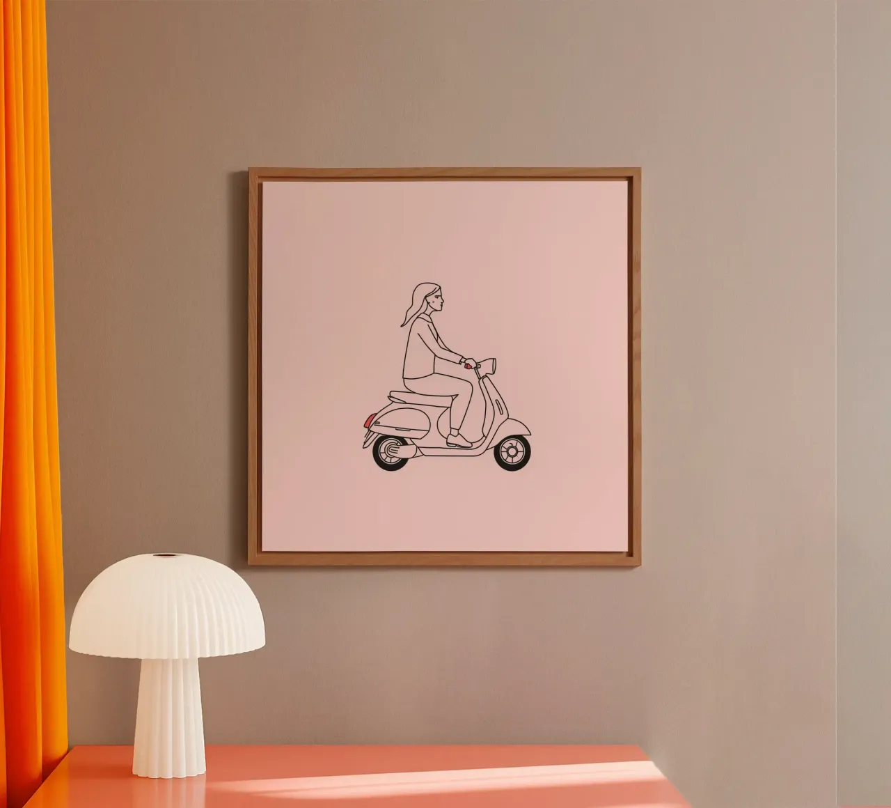 Donna in scooter in un'area urbana alluminio dibond da DesignDoodle