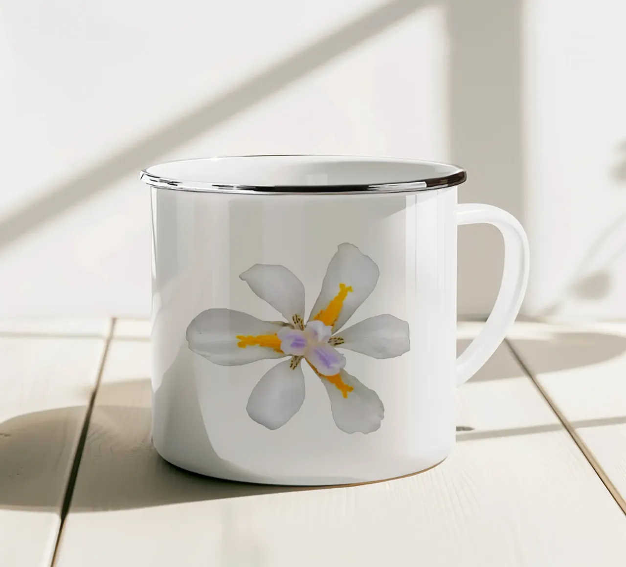 Fiore macro tazza in smalto da Bold Blooms