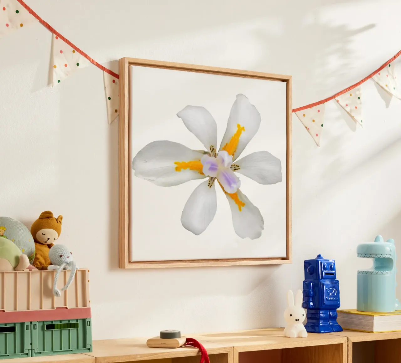 Fiore macro tela con Cornice a cassetta da Bold Blooms