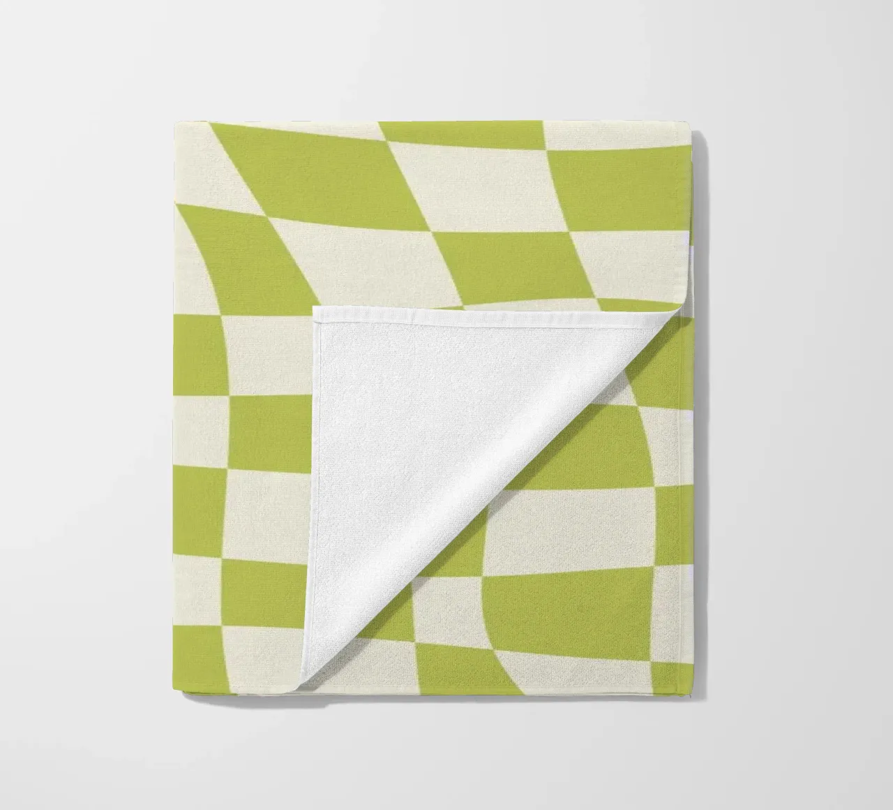 Scacchiera ondulata chartreuse telo mare da Little Dean