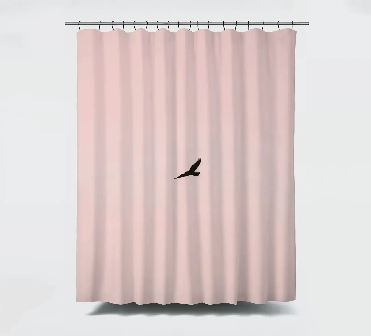 Aquila che vola in un cielo pastello al crepuscolo su una terra tranquilla tenda da doccia da DesignDoodle