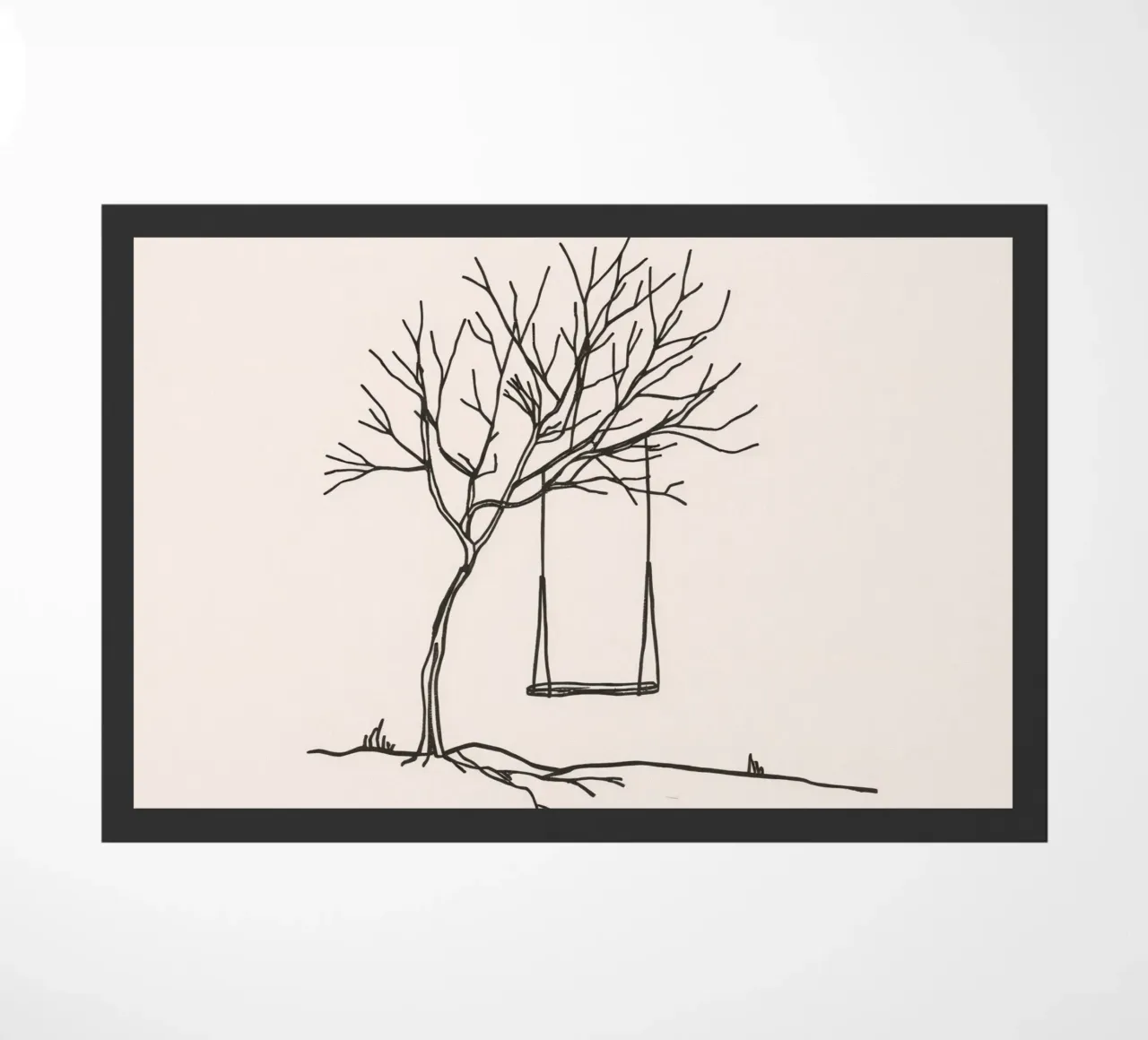 Altalena appesa a un albero spoglio in un paesaggio tranquillo zerbino da DesignDoodle