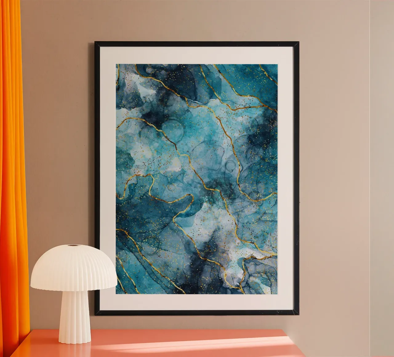 Abstrakte Blau-Gold-Marmor-Kunst - Luxury Fluid Ocean Print Poster mit Holzrahmen von ClubArt