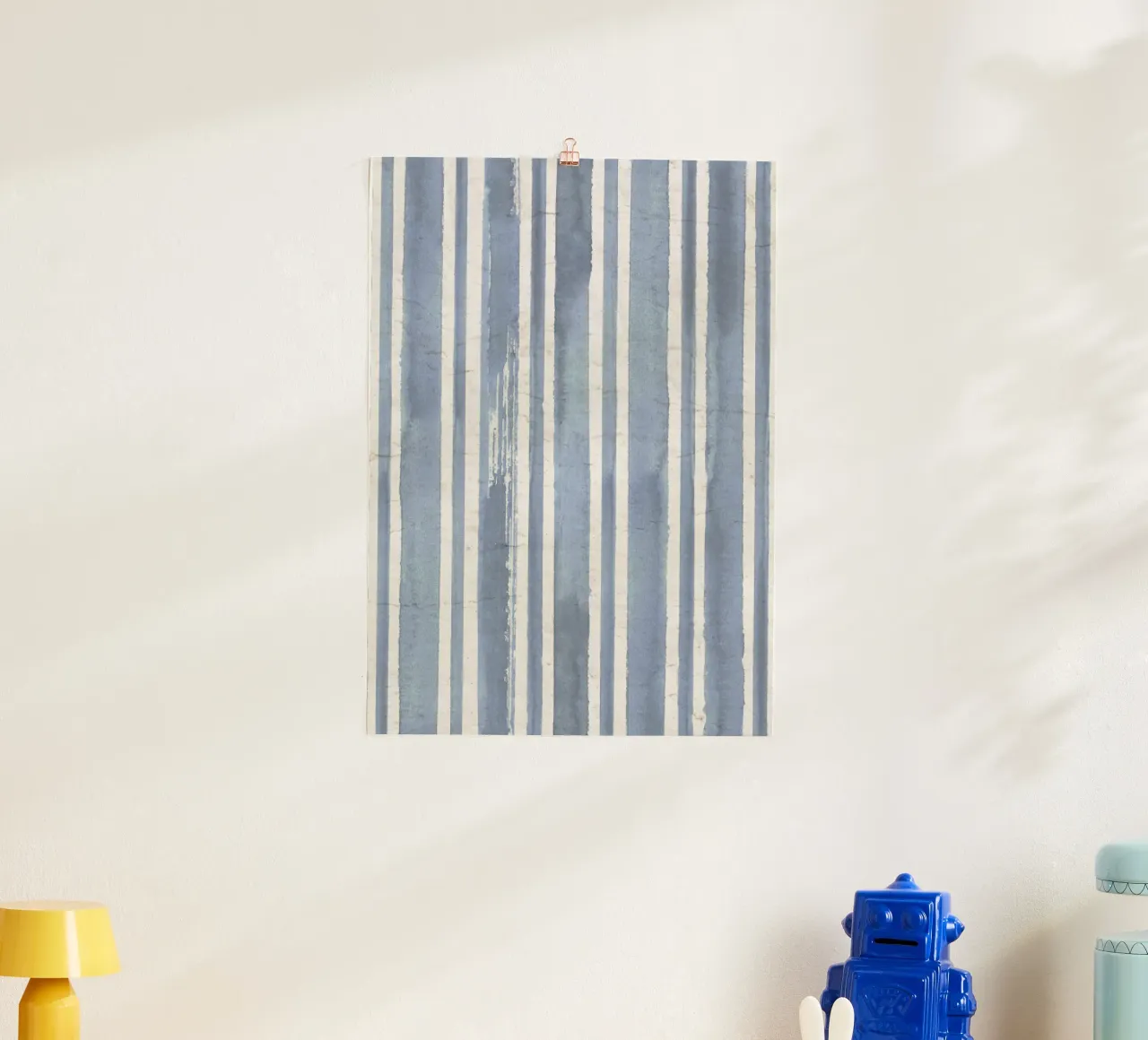 Acquerello astratto a righe blu - Costa, Agriturismo moderno poster con telaio in plastica da ClubArt
