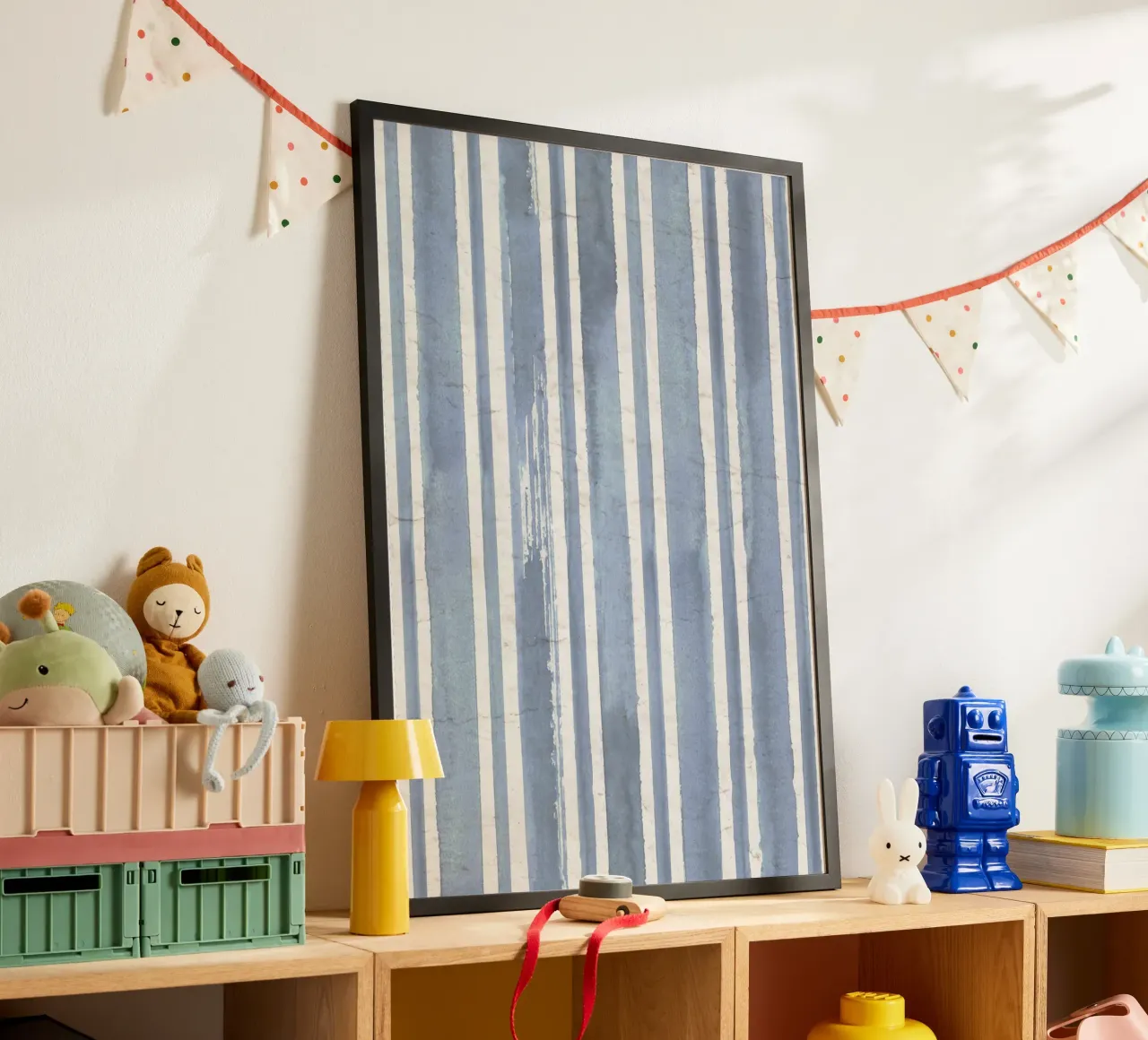 Acquerello astratto a righe blu - Costa, Agriturismo moderno poster con telaio in plastica da ClubArt