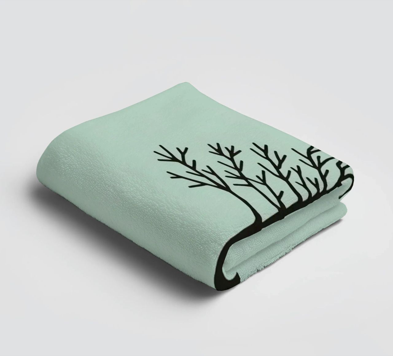 Minimalistisches Baumdesign mit verschlungenen Zweigmustern Handtuch von DesignDoodle