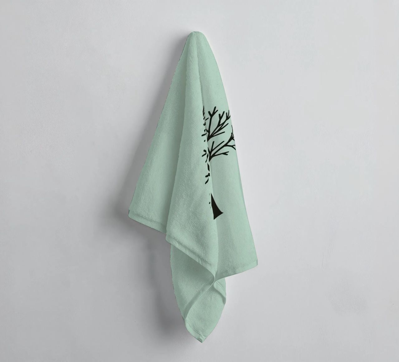 Minimalistisches Baumdesign mit verschlungenen Zweigmustern Handtuch von DesignDoodle