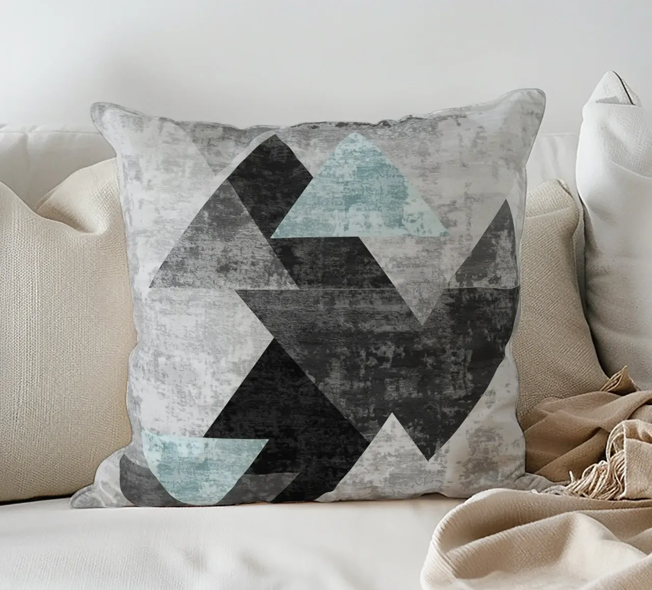 abstract geometric overlapping triangles cuscino da vintageshop