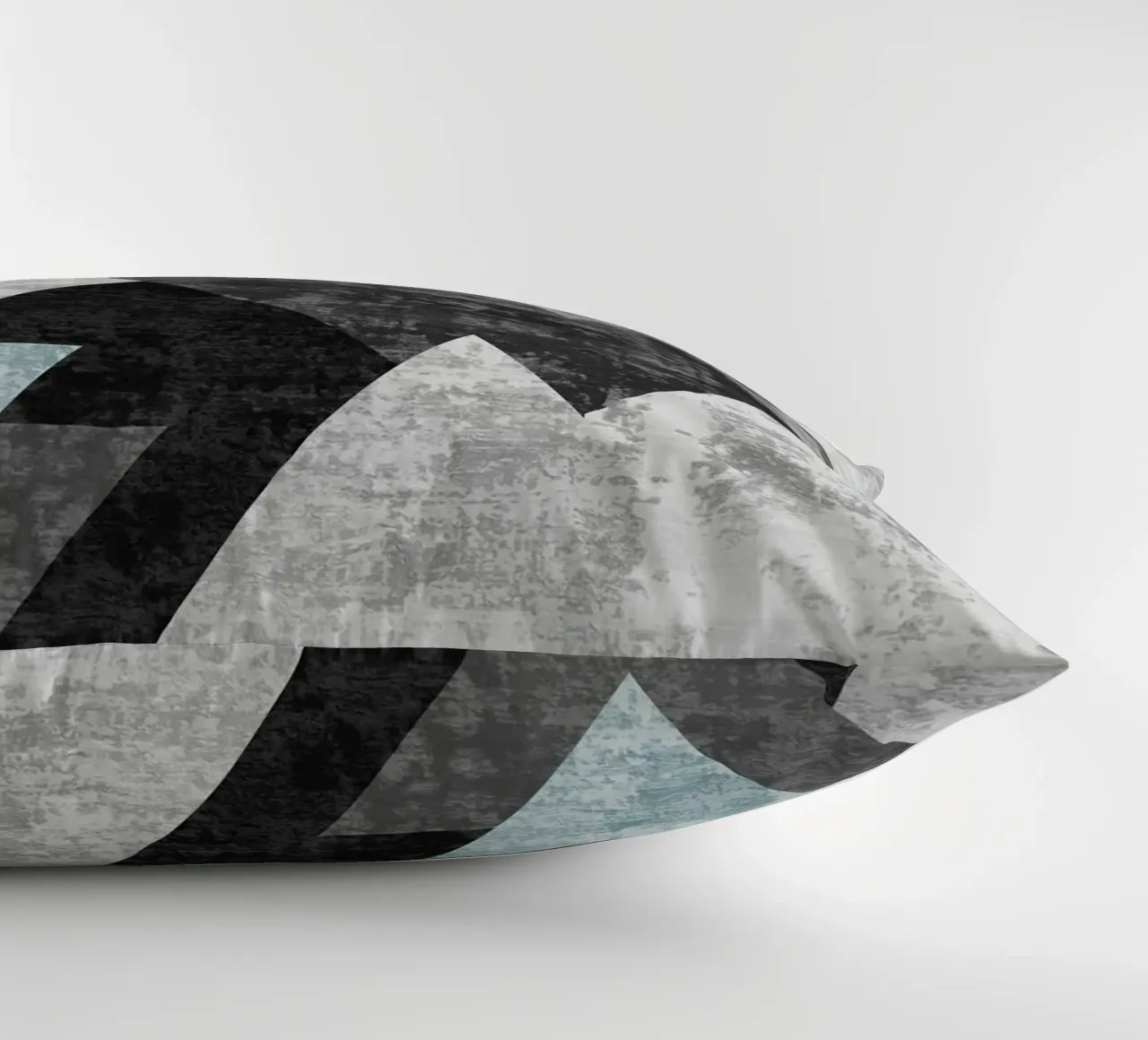 abstract geometric overlapping triangles cuscino da vintageshop