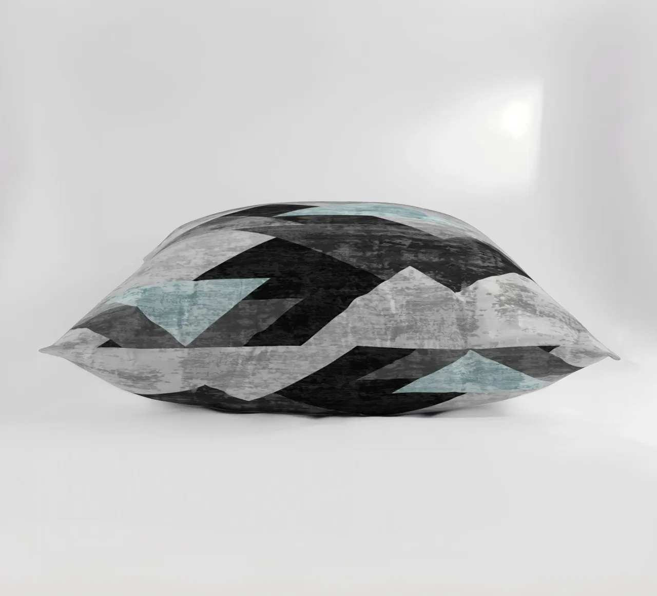 abstract geometric overlapping triangles cuscino da vintageshop