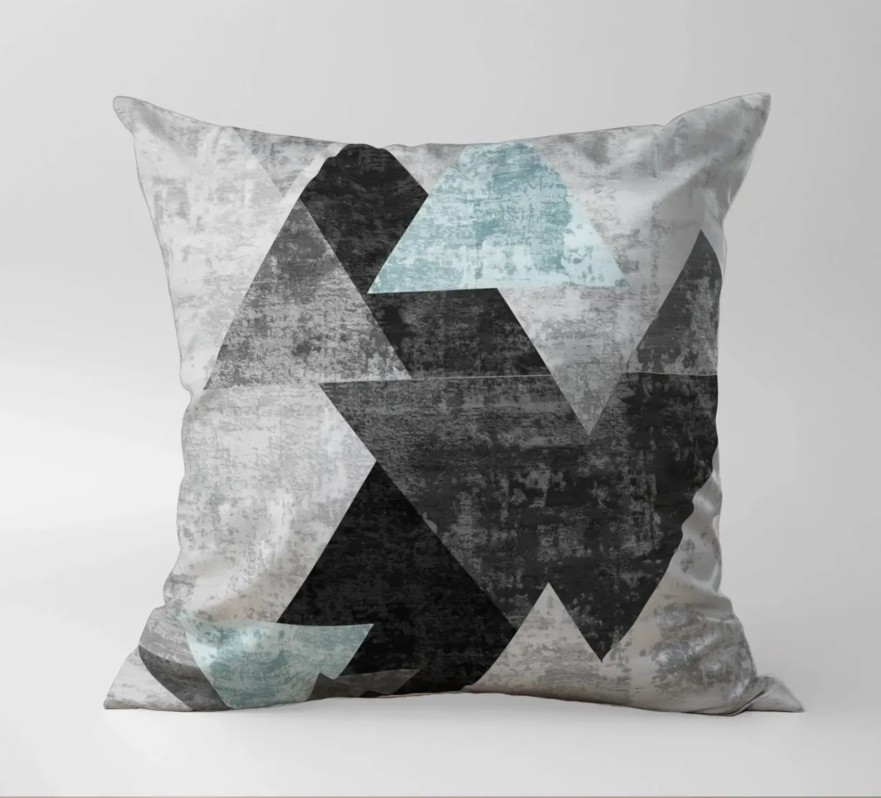 abstract geometric overlapping triangles cuscino da vintageshop