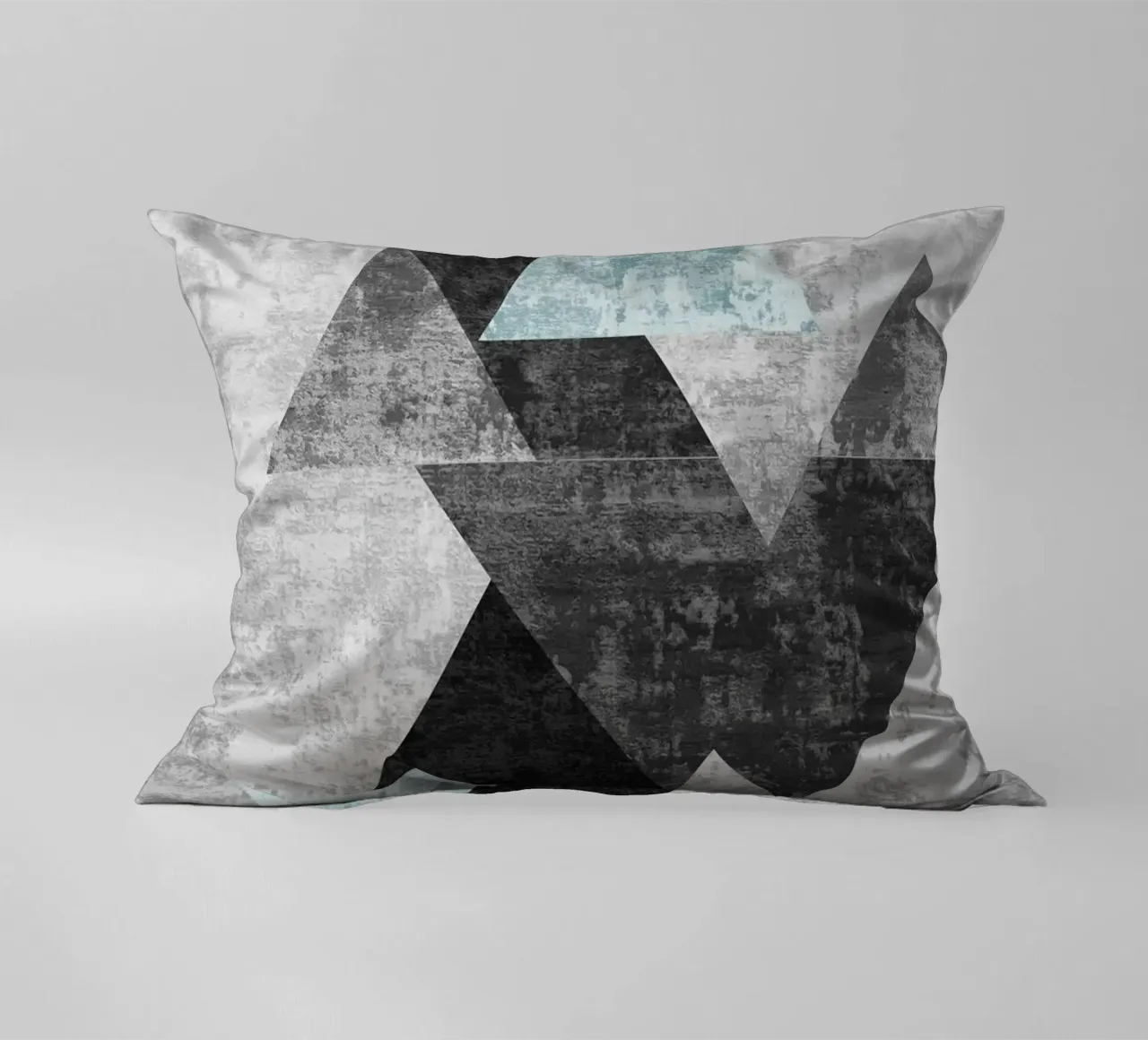 abstract geometric overlapping triangles coussin de vintageshop