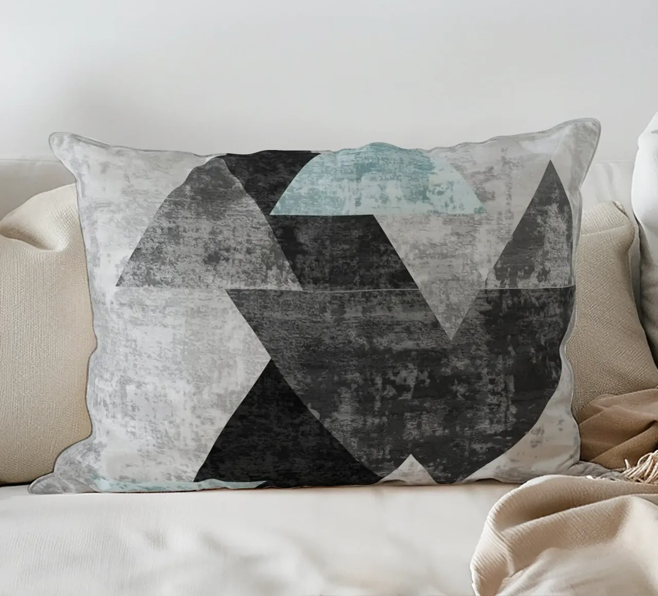 abstract geometric overlapping triangles cuscino da vintageshop