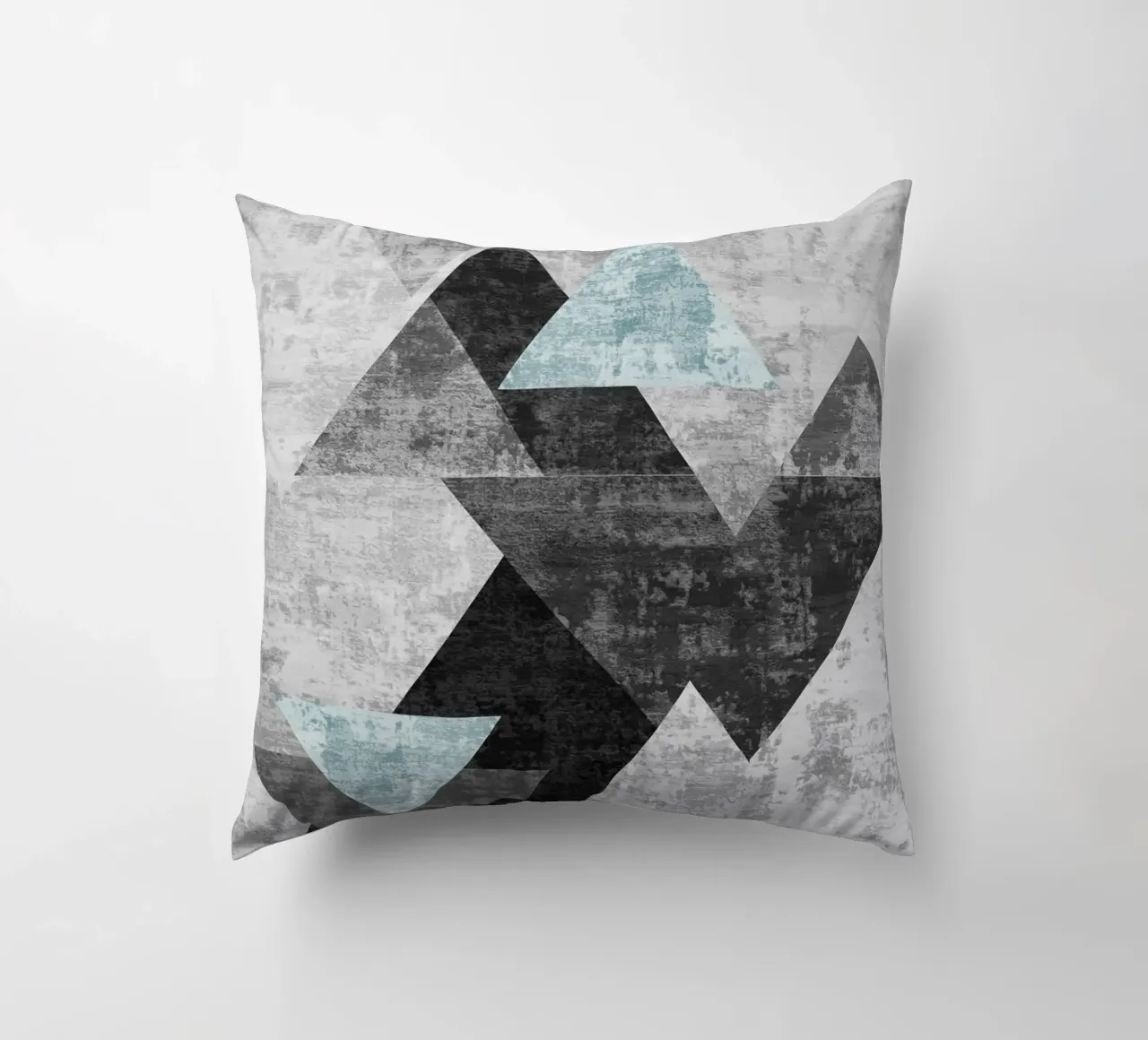 abstract geometric overlapping triangles cuscino da vintageshop