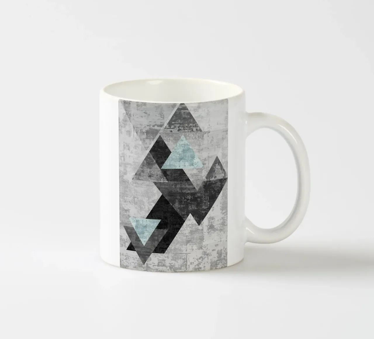 abstract geometric overlapping triangles keramische mok van vintageshop