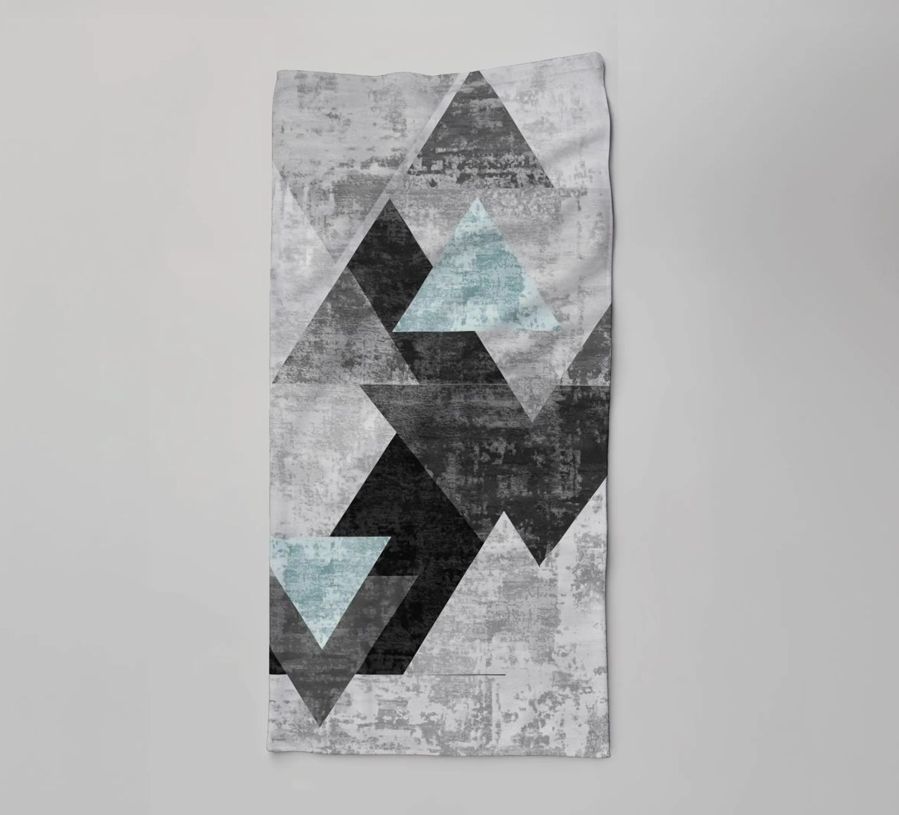 abstract geometric overlapping triangles serviette de bain de vintageshop