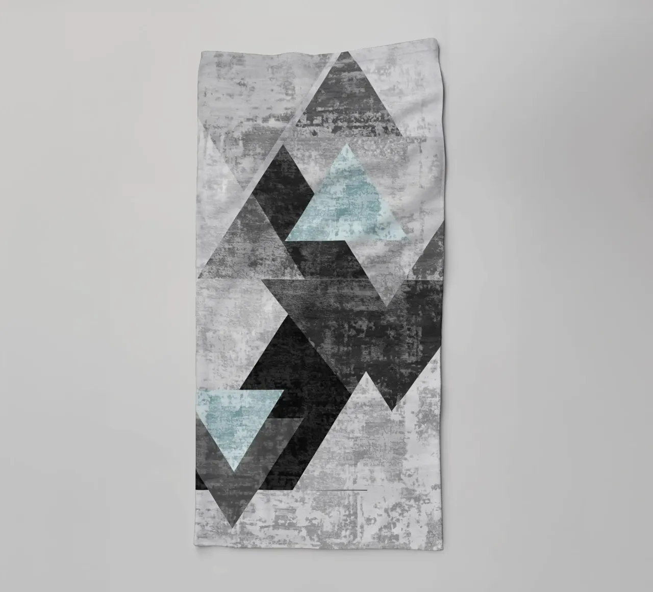 abstract geometric overlapping triangles Handtuch von vintageshop