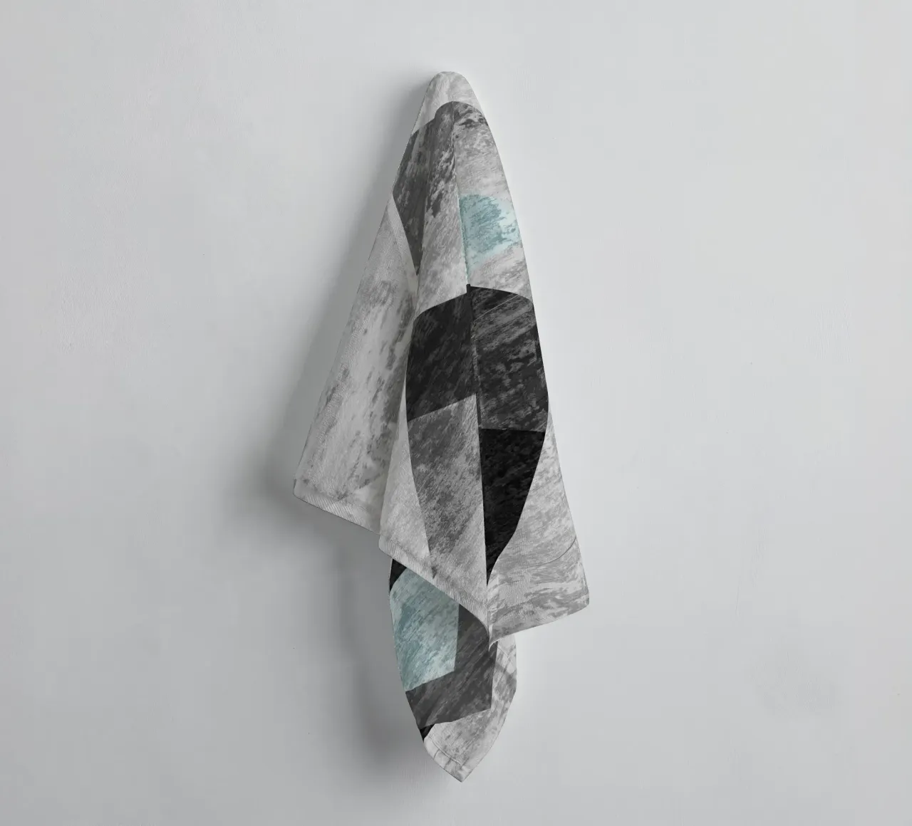 abstract geometric overlapping triangles Handtuch von vintageshop