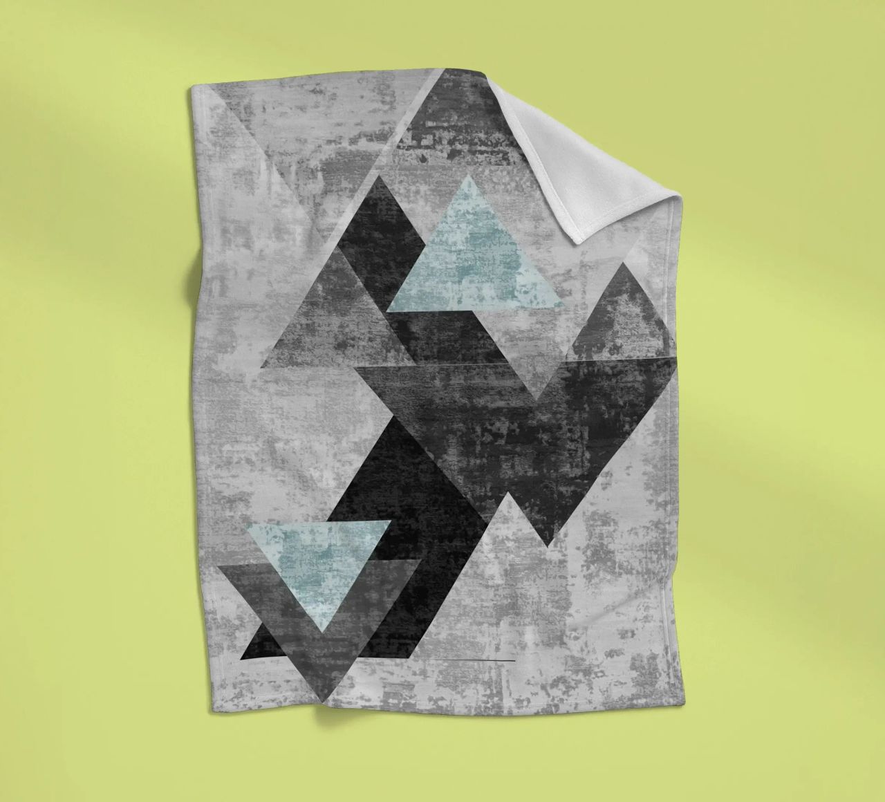 abstract geometric overlapping triangles coperta in pile da vintageshop