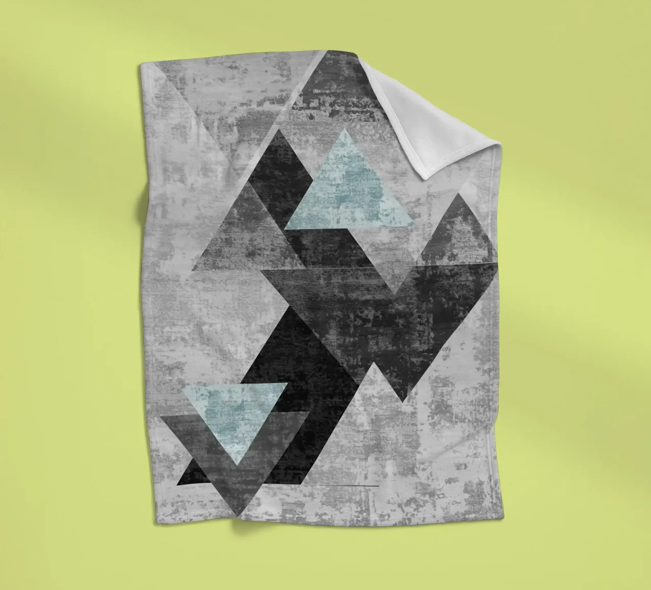 abstract geometric overlapping triangles coperta in pile da vintageshop