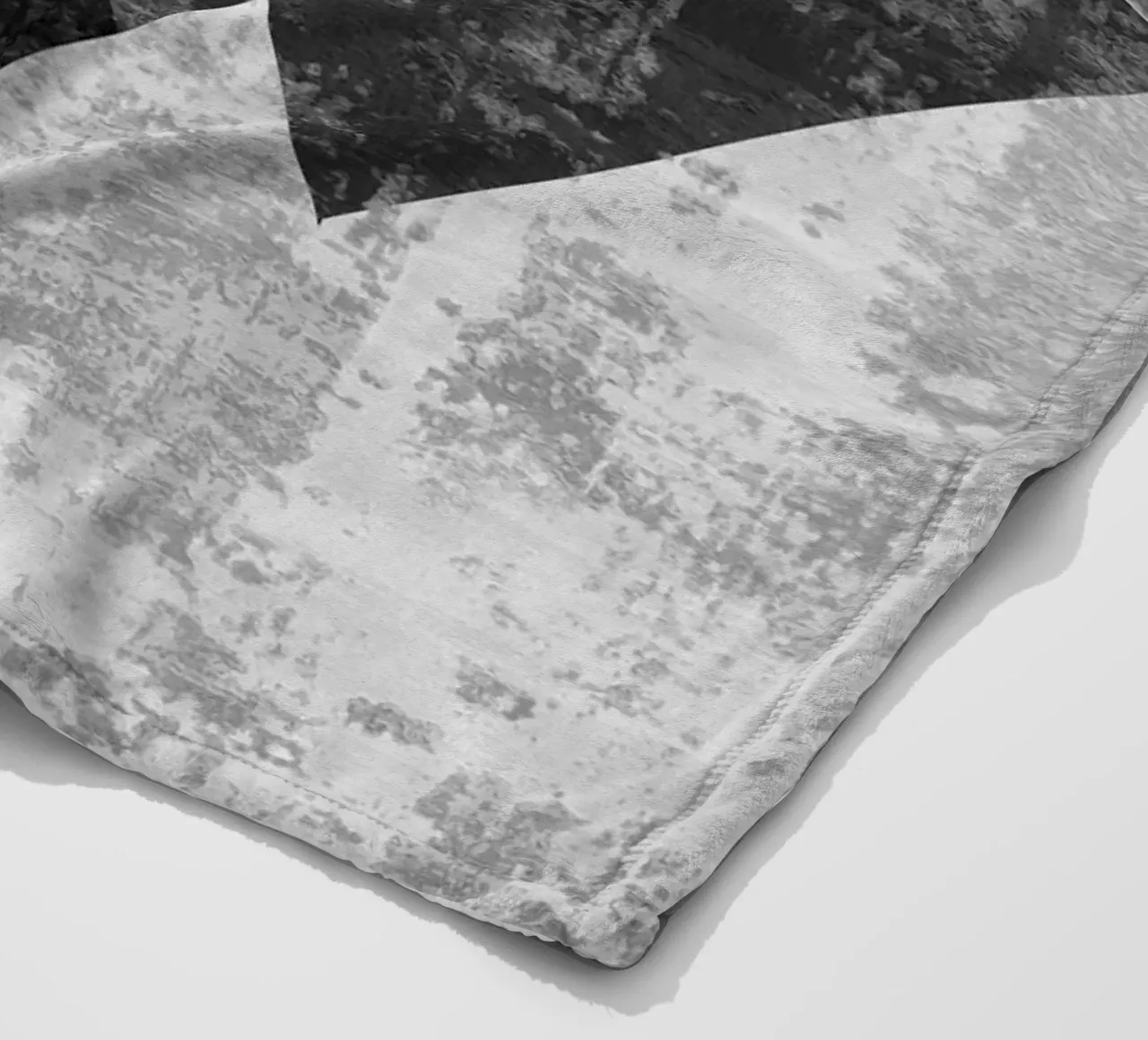 abstract geometric overlapping triangles coperta in pile da vintageshop