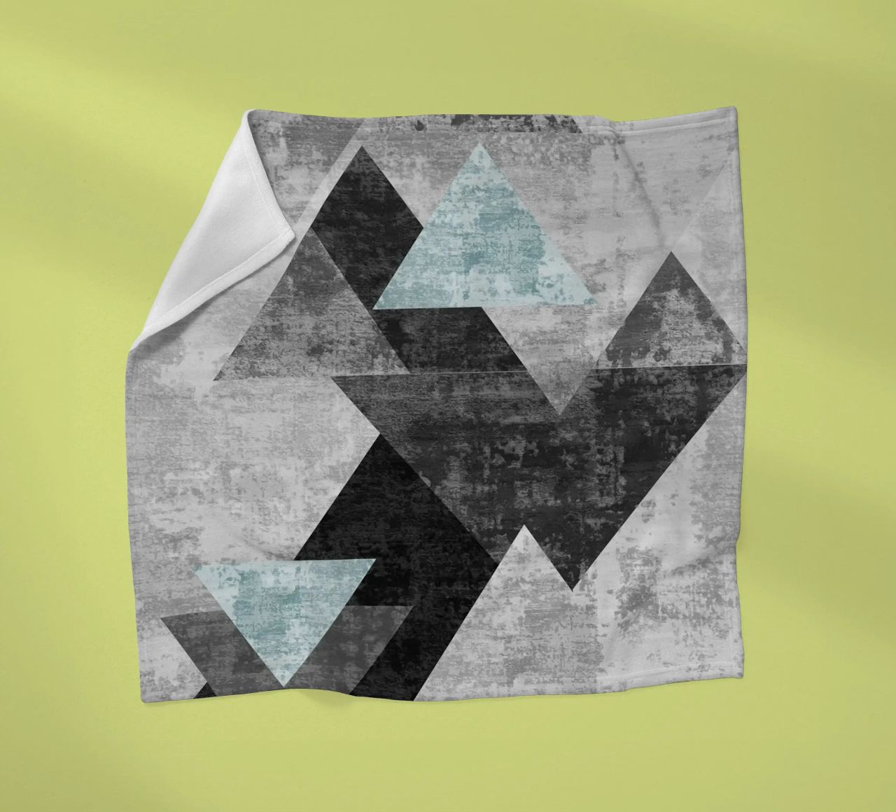 abstract geometric overlapping triangles coperta in pile da vintageshop