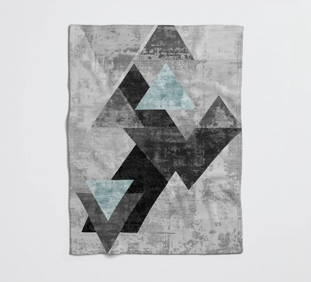 abstract geometric overlapping triangles coperta in pile da vintageshop